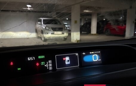 Toyota Prius IV XW50, 2015 год, 1 350 000 рублей, 4 фотография