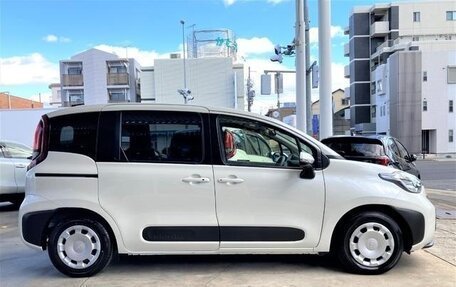 Toyota Sienta, 2023 год, 1 450 911 рублей, 4 фотография