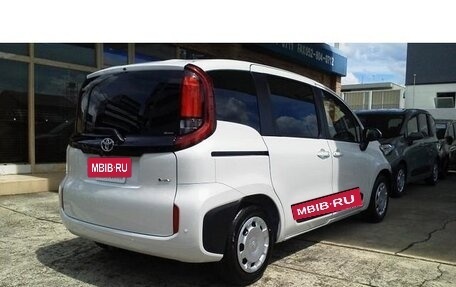 Toyota Sienta, 2023 год, 1 450 911 рублей, 8 фотография