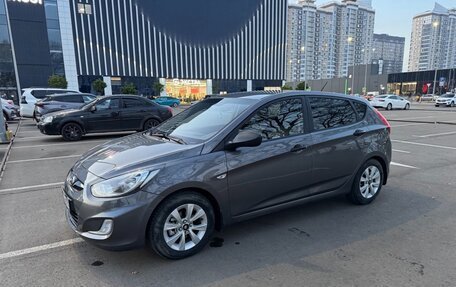 Hyundai Solaris II рестайлинг, 2011 год, 700 000 рублей, 1 фотография