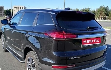 Geely Atlas, 2023 год, 2 300 000 рублей, 8 фотография