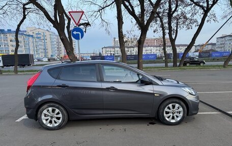 Hyundai Solaris II рестайлинг, 2011 год, 700 000 рублей, 2 фотография