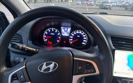 Hyundai Solaris II рестайлинг, 2011 год, 700 000 рублей, 5 фотография