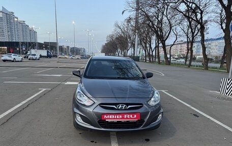 Hyundai Solaris II рестайлинг, 2011 год, 700 000 рублей, 4 фотография