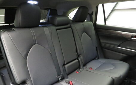 Toyota Highlander, 2025 год, 6 520 000 рублей, 24 фотография