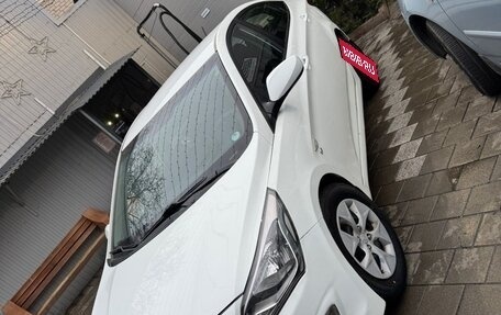 Hyundai Solaris II рестайлинг, 2015 год, 600 000 рублей, 1 фотография