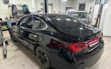 Infiniti Q70 I, 2016 год, 2 500 000 рублей, 3 фотография