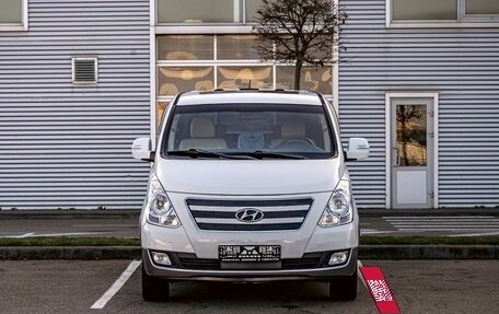 Hyundai Grand Starex Grand Starex I рестайлинг 2, 2017 год, 2 295 000 рублей, 2 фотография