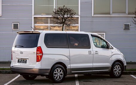 Hyundai Grand Starex Grand Starex I рестайлинг 2, 2017 год, 2 295 000 рублей, 6 фотография