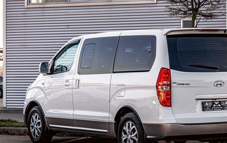 Hyundai Grand Starex Grand Starex I рестайлинг 2, 2017 год, 2 295 000 рублей, 9 фотография