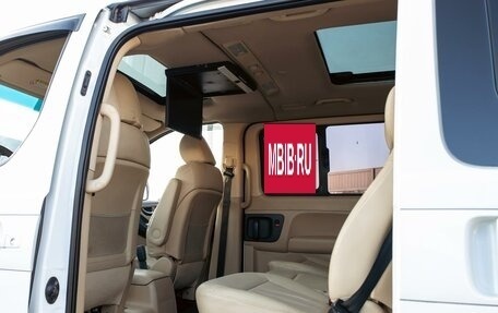 Hyundai Grand Starex Grand Starex I рестайлинг 2, 2017 год, 2 295 000 рублей, 16 фотография