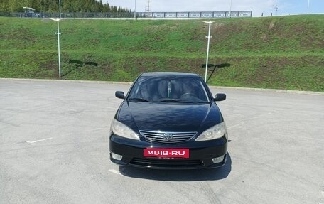 Toyota Camry V40, 2004 год, 610 000 рублей, 1 фотография