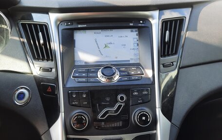 Hyundai Sonata VI, 2012 год, 980 000 рублей, 3 фотография