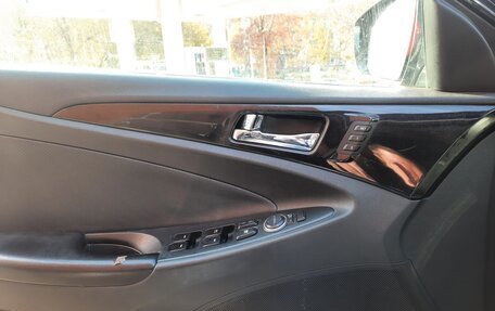 Hyundai Sonata VI, 2012 год, 980 000 рублей, 10 фотография