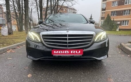 Mercedes-Benz E-Класс, 2018 год, 2 500 000 рублей, 3 фотография