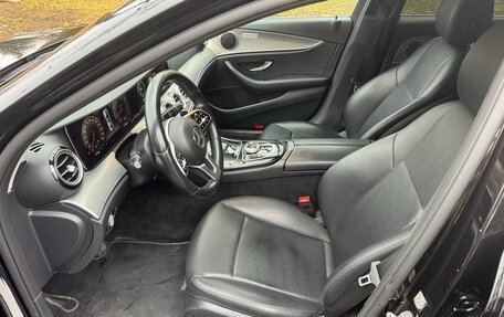Mercedes-Benz E-Класс, 2018 год, 2 500 000 рублей, 9 фотография