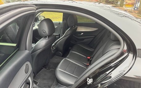 Mercedes-Benz E-Класс, 2018 год, 2 500 000 рублей, 11 фотография