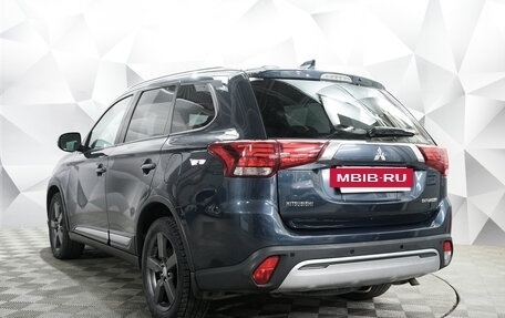 Mitsubishi Outlander III рестайлинг 3, 2018 год, 1 965 000 рублей, 3 фотография
