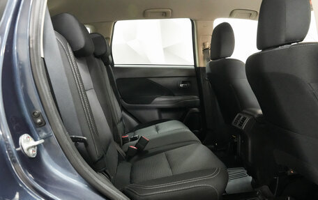 Mitsubishi Outlander III рестайлинг 3, 2018 год, 1 965 000 рублей, 13 фотография