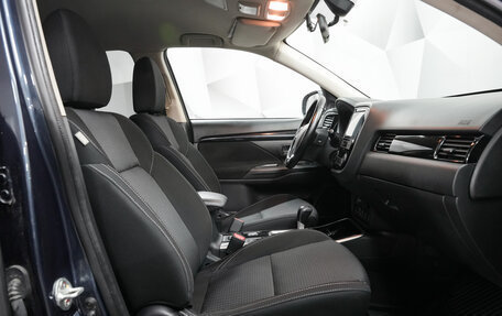 Mitsubishi Outlander III рестайлинг 3, 2018 год, 1 965 000 рублей, 12 фотография