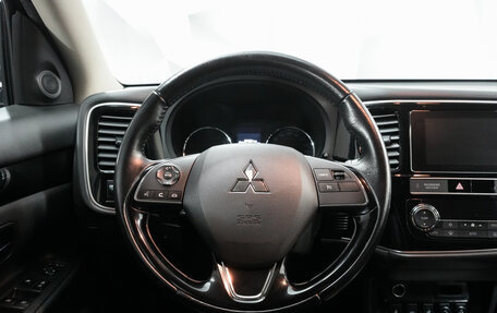 Mitsubishi Outlander III рестайлинг 3, 2018 год, 1 965 000 рублей, 14 фотография