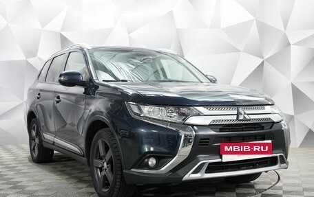 Mitsubishi Outlander III рестайлинг 3, 2018 год, 1 965 000 рублей, 7 фотография