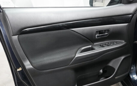 Mitsubishi Outlander III рестайлинг 3, 2018 год, 1 965 000 рублей, 16 фотография