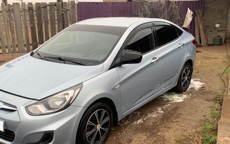 Hyundai Solaris II рестайлинг, 2012 год, 730 000 рублей, 3 фотография