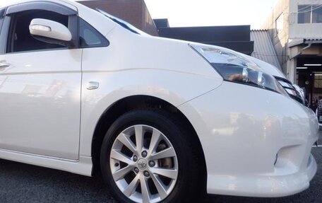 Toyota ISis I, 2012 год, 1 210 000 рублей, 2 фотография