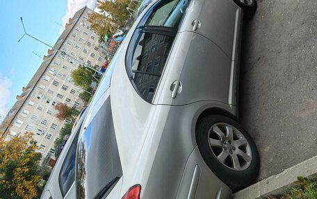 Toyota Avensis III рестайлинг, 2003 год, 500 000 рублей, 4 фотография