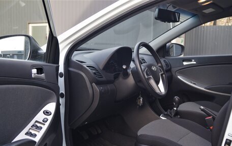 Hyundai Solaris II рестайлинг, 2012 год, 1 100 000 рублей, 13 фотография