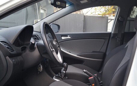 Hyundai Solaris II рестайлинг, 2012 год, 1 100 000 рублей, 14 фотография