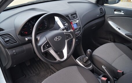 Hyundai Solaris II рестайлинг, 2012 год, 1 100 000 рублей, 15 фотография