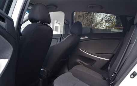 Hyundai Solaris II рестайлинг, 2012 год, 1 100 000 рублей, 24 фотография