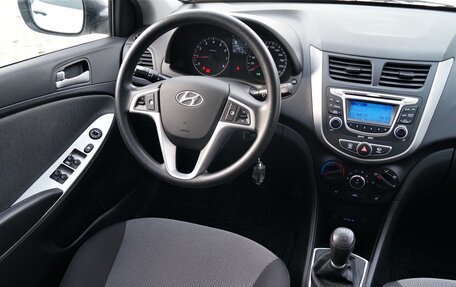 Hyundai Solaris II рестайлинг, 2012 год, 1 100 000 рублей, 27 фотография