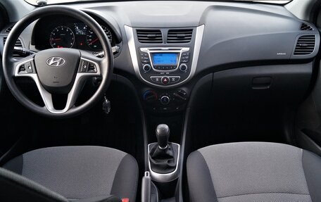 Hyundai Solaris II рестайлинг, 2012 год, 1 100 000 рублей, 26 фотография