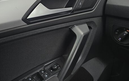 Volkswagen Tiguan II, 2018 год, 2 240 000 рублей, 17 фотография