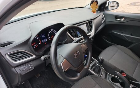 Hyundai Solaris II рестайлинг, 2017 год, 999 000 рублей, 6 фотография