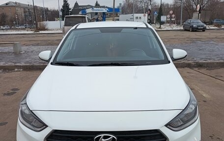 Hyundai Solaris II рестайлинг, 2017 год, 999 000 рублей, 2 фотография