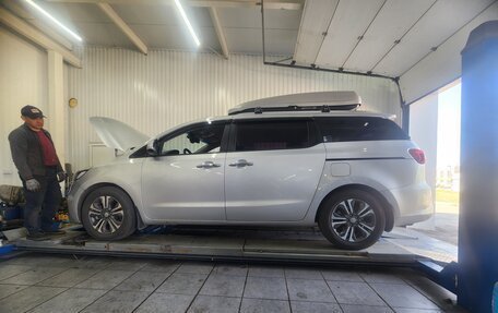 KIA Carnival III, 2019 год, 2 800 000 рублей, 4 фотография