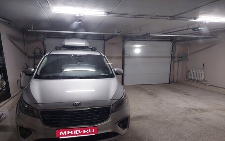 KIA Carnival III, 2019 год, 2 800 000 рублей, 3 фотография