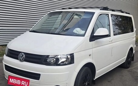 Volkswagen Caravelle T5, 2013 год, 1 900 000 рублей, 1 фотография