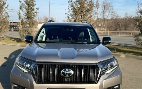 Toyota Land Cruiser Prado 150 рестайлинг 2, 2022 год, 7 150 000 рублей, 6 фотография