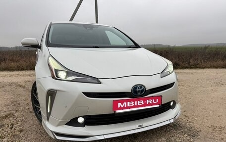 Toyota Prius IV XW50, 2019 год, 2 200 000 рублей, 2 фотография
