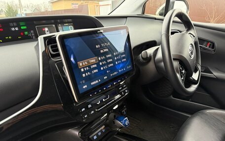 Toyota Prius IV XW50, 2019 год, 2 200 000 рублей, 14 фотография