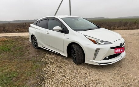 Toyota Prius IV XW50, 2019 год, 2 200 000 рублей, 4 фотография