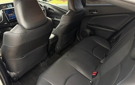 Toyota Prius IV XW50, 2019 год, 2 200 000 рублей, 13 фотография