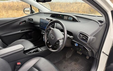 Toyota Prius IV XW50, 2019 год, 2 200 000 рублей, 19 фотография