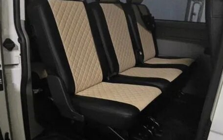 Volkswagen Caravelle T5, 2013 год, 1 900 000 рублей, 7 фотография