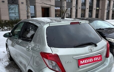 Toyota Vitz, 2011 год, 700 000 рублей, 3 фотография